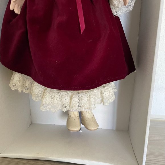 Vintage Porcelain Doll 1995 Sarah Jane - Picture 5 of 10